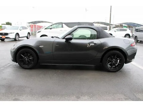 Mazda MX-5 (Roadster)