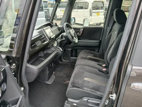 Honda N-BOX Custom