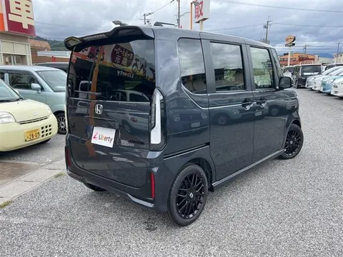 Honda N-BOX Custom