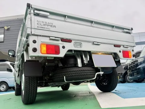 Nissan Clipper Truck