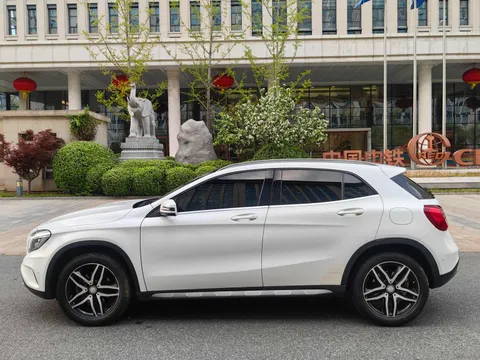 Mercedes-Benz Mercedes-Benz GLA