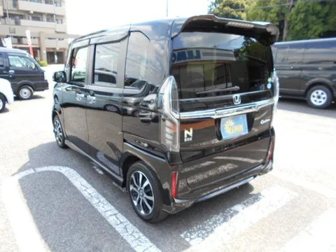 Honda N-BOX Custom