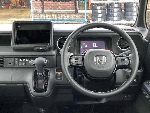 Honda N-BOX Custom