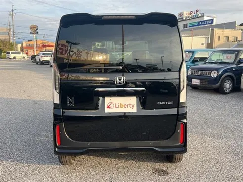Honda N-BOX Custom