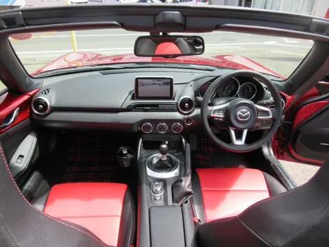 Mazda MX-5 (Roadster)