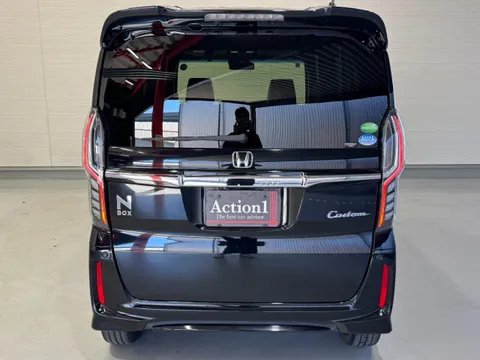 Honda N-BOX Custom