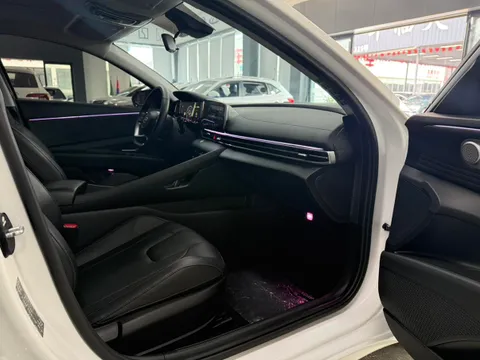 Hyundai Elantra (Avante)