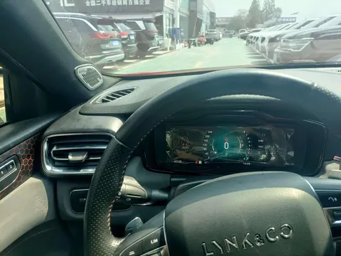 Lynk & Co 03