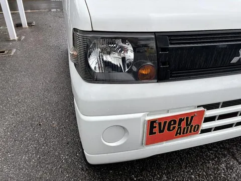 Mitsubishi Minicab Van