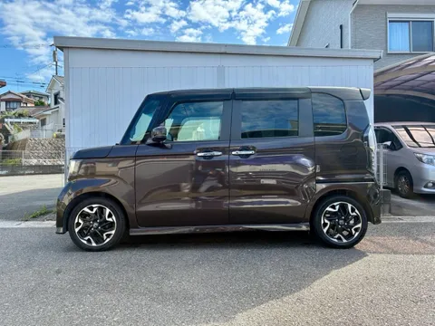 Honda N-BOX Custom