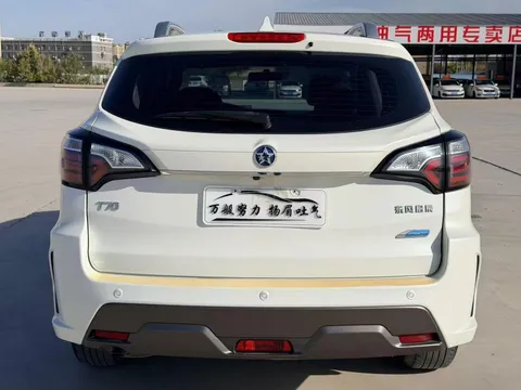 Venucia T70