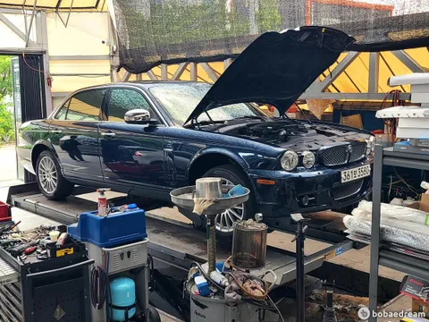 Jaguar XJ