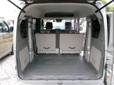 Nissan Clipper Van