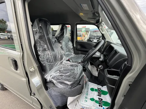 Nissan Clipper Van