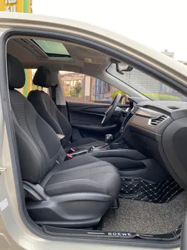 Roewe i5