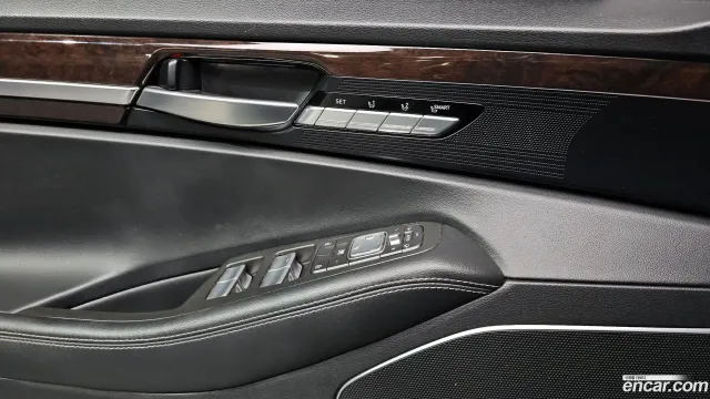 Genesis G90 (EQ900)