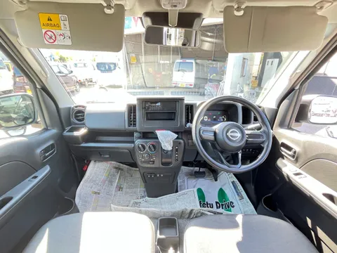 Nissan Clipper Van