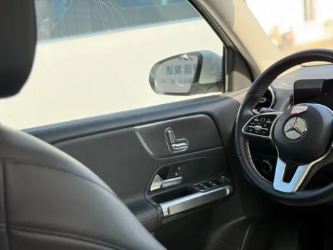Mercedes-Benz Mercedes-Benz GLB