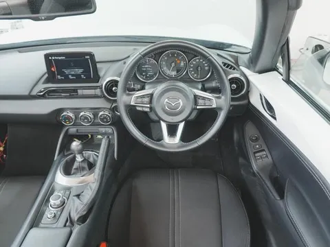 Mazda MX-5 (Roadster)