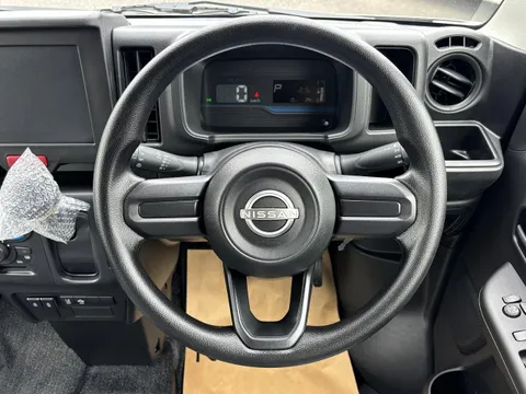 Nissan Clipper Van