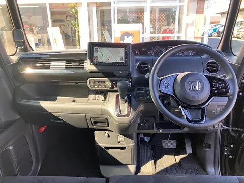 Honda N-BOX Custom