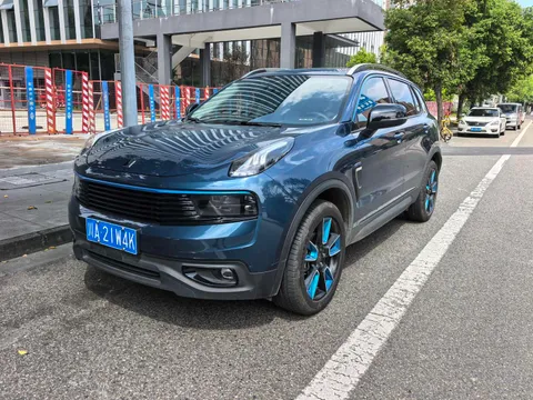 Lynk & Co 01
