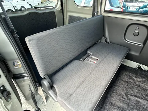Nissan Clipper Van