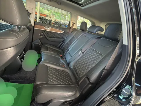 Hongqi HS7