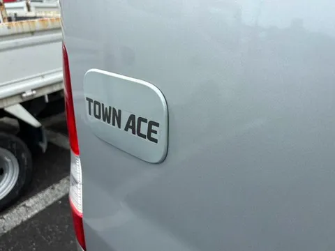 Toyota TownAce Van