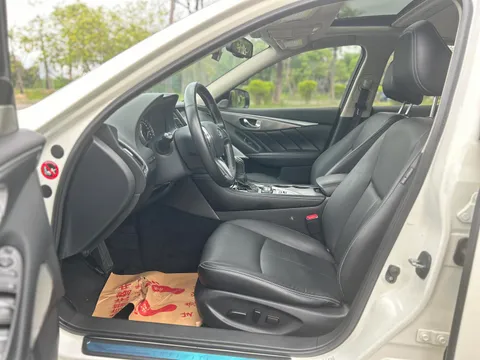 Infiniti Q50L