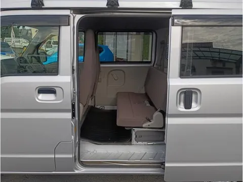 Nissan Clipper Van