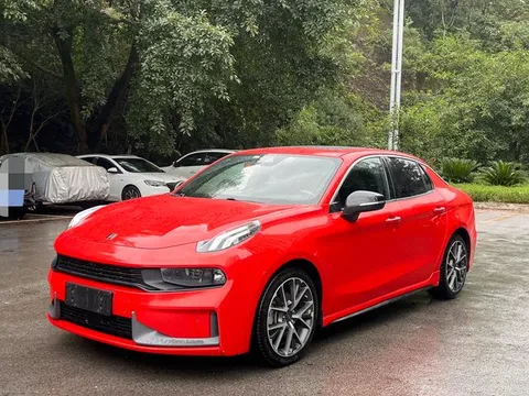 Lynk & Co 03