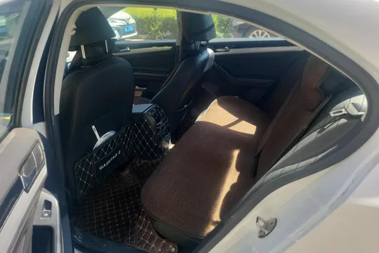 Volkswagen Sagitar