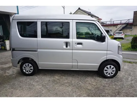 Nissan Clipper Van