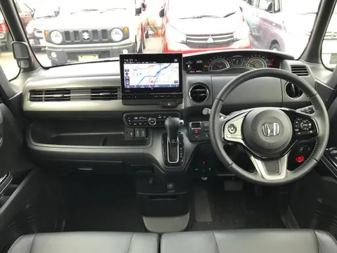 Honda N-BOX Custom