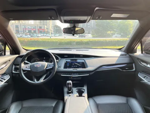 Cadillac XT4