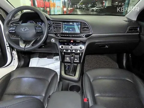 Hyundai Elantra (Avante)