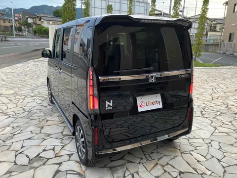 Honda N-BOX Custom