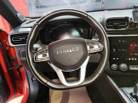 Lynk & Co 03
