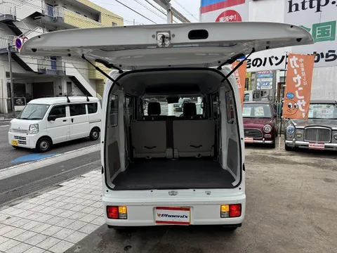 Nissan Clipper Van