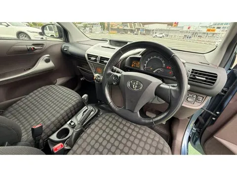 Toyota iQ