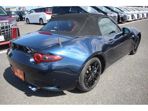 Mazda MX-5 (Roadster)