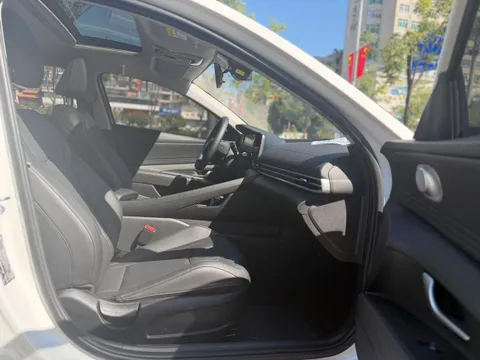Hyundai Elantra (Avante)