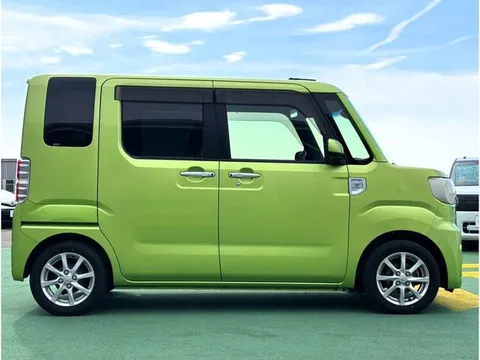Toyota Pixis Mega