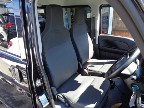 Nissan Clipper Van