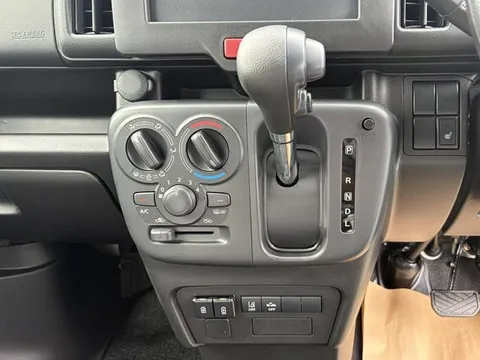 Nissan Clipper Van