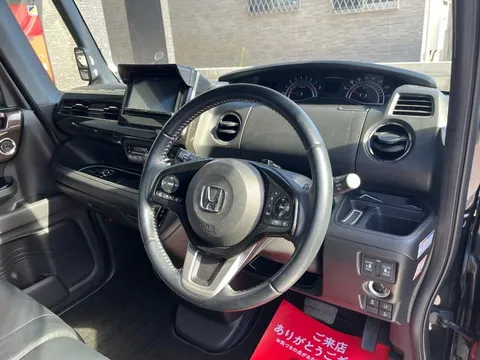 Honda N-BOX Custom