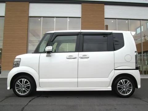 Honda N-BOX Custom