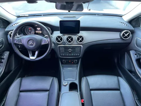 Mercedes-Benz Mercedes-Benz GLA