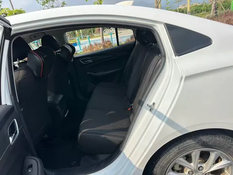 Roewe i5